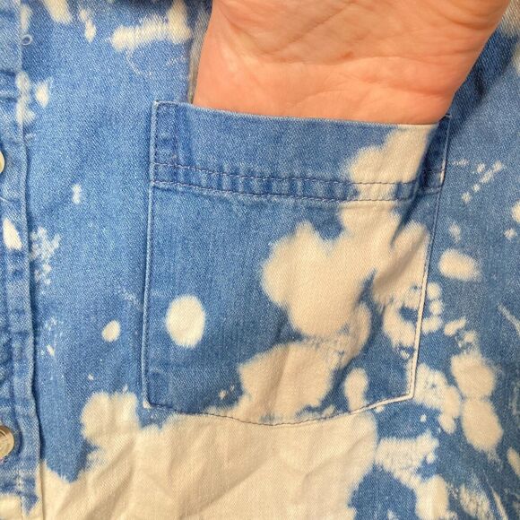 Urban Outfitters Shirt Mens Sz M Blue Cotton Bleach Splatter Denim Button Up - Picture 8 of 10